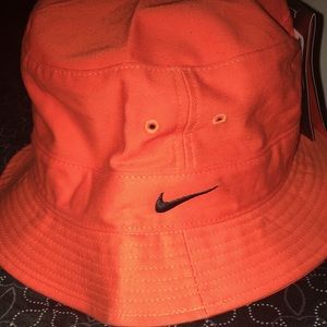 ORANGE NIKE BUCKET